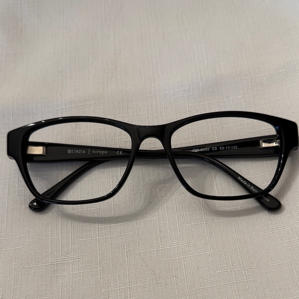 Cinzia 5062 with black crystals on temple